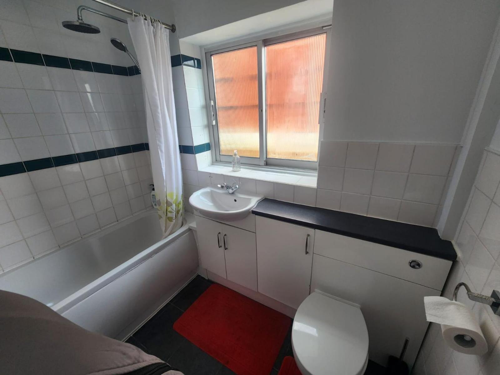 Charming 3-Bedroom Retreat With Modern Comforts South Ockendon エクステリア 写真